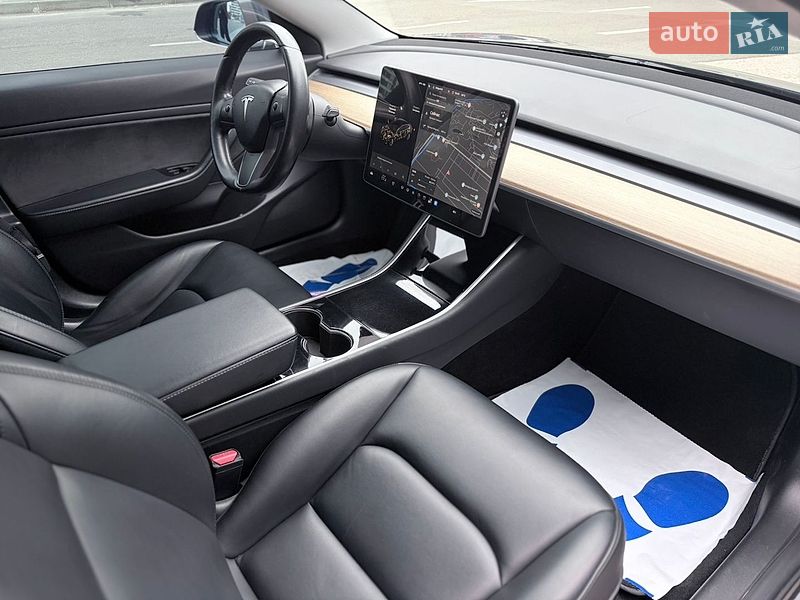 Седан Tesla Model 3 2019 в Києві