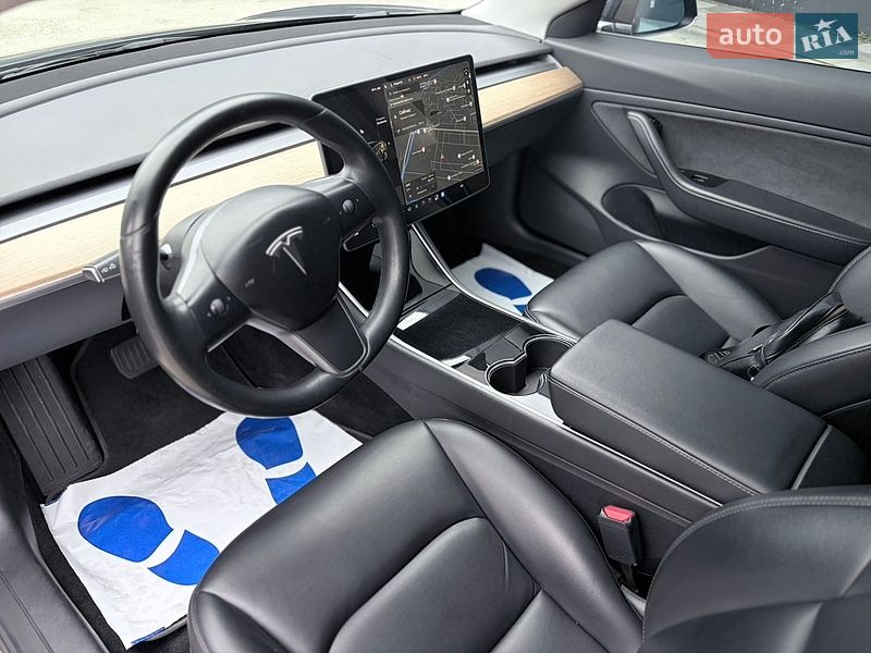 Седан Tesla Model 3 2019 в Києві