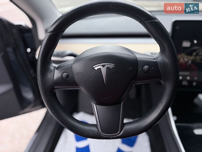 Седан Tesla Model 3 2019 в Києві