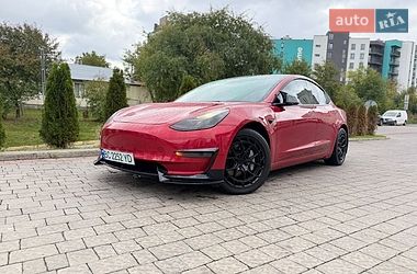 Седан Tesla Model 3 2022 в Львове