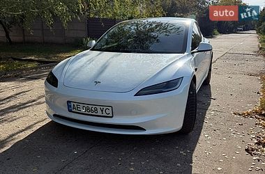 Седан Tesla Model 3 2025 в Кривому Розі