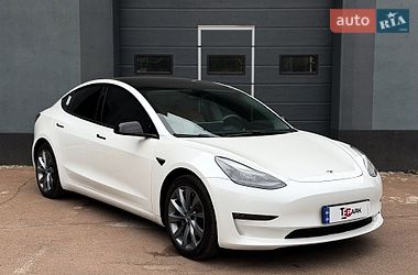 Седан Tesla Model 3 2021 в Киеве