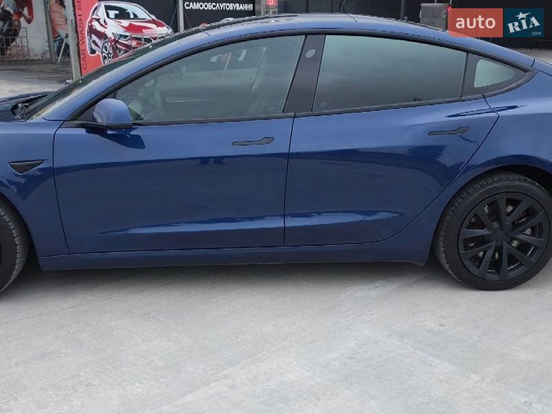 Седан Tesla Model 3 2021 в Ужгороді