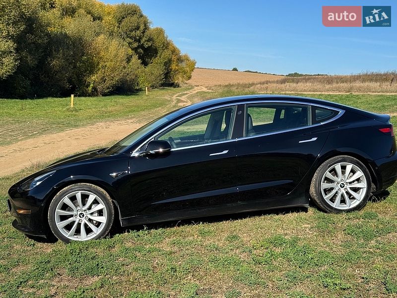 Седан Tesla Model 3 2020 в Виннице
