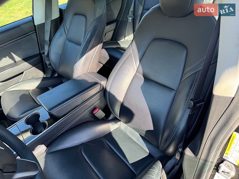 Седан Tesla Model 3 2020 в Виннице