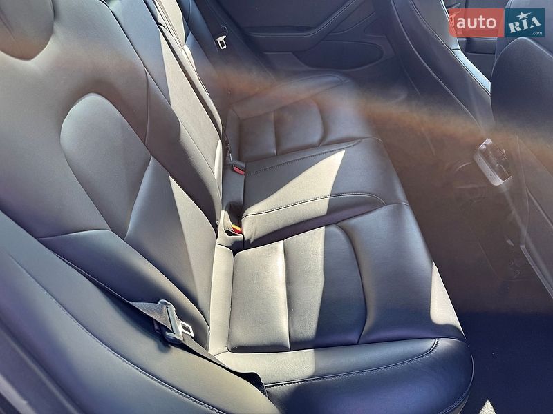 Седан Tesla Model 3 2020 в Виннице
