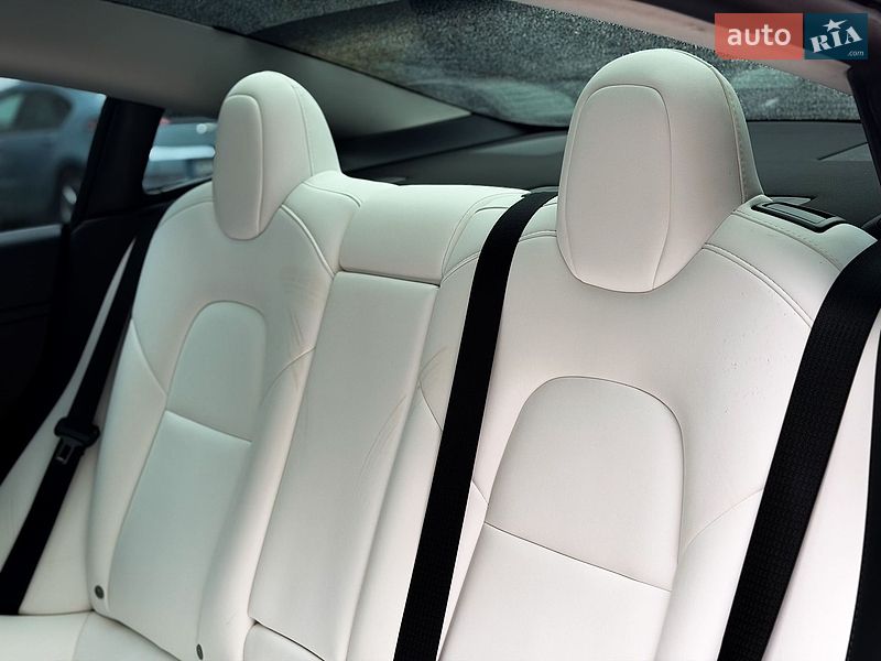 Седан Tesla Model 3 2022 в Києві