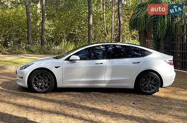 Седан Tesla Model 3 2022 в Новояворовске