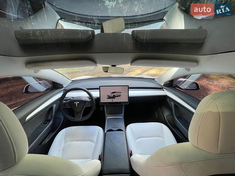 Седан Tesla Model 3 2022 в Новояворовске