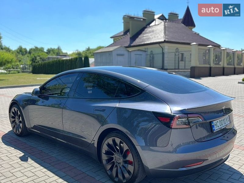 Седан Tesla Model 3 2023 в Золочеві