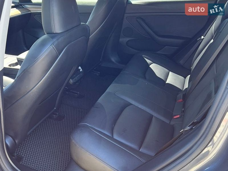 Седан Tesla Model 3 2023 в Золочеві