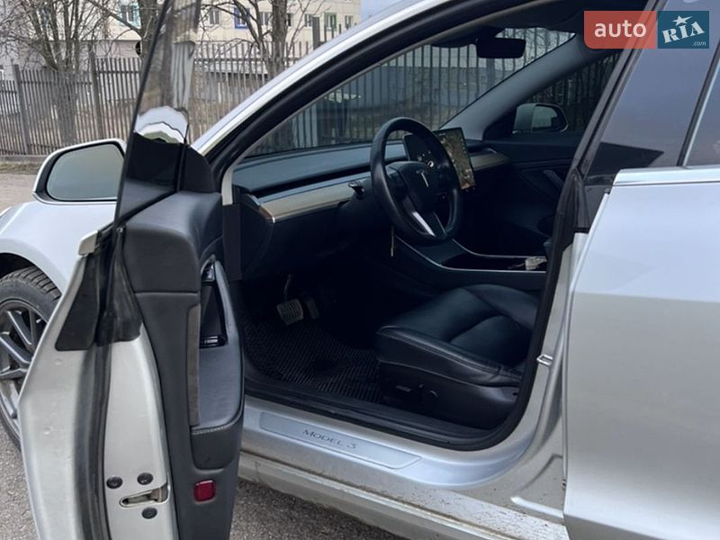 Седан Tesla Model 3 2018 в Ивано-Франковске