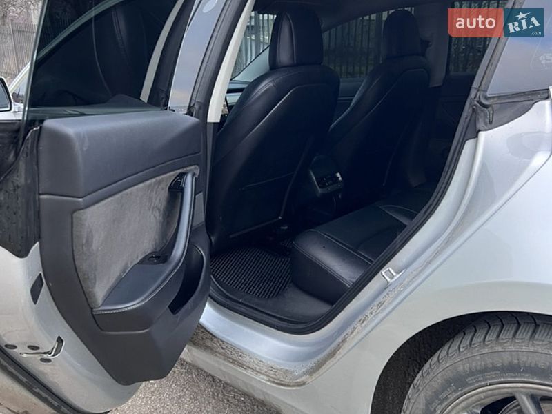 Седан Tesla Model 3 2018 в Ивано-Франковске