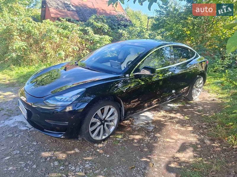 Седан Tesla Model 3 2019 в Львові