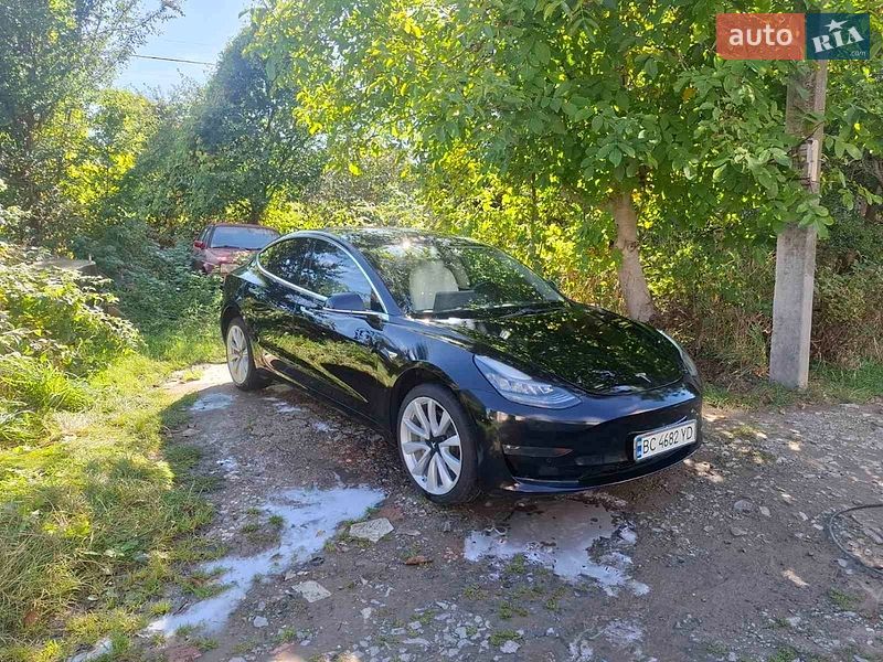 Седан Tesla Model 3 2019 в Львові