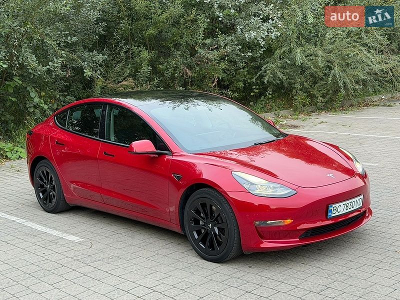 Седан Tesla Model 3 2021 в Львові