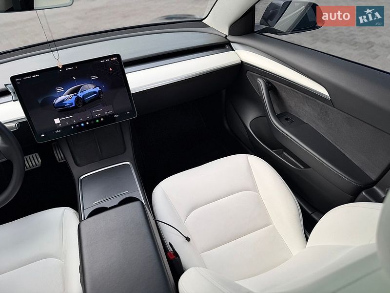 Седан Tesla Model 3 2022 в Кривому Розі