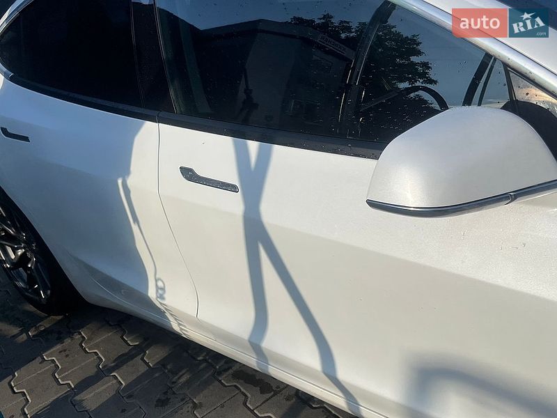 Седан Tesla Model 3 2018 в Луцке