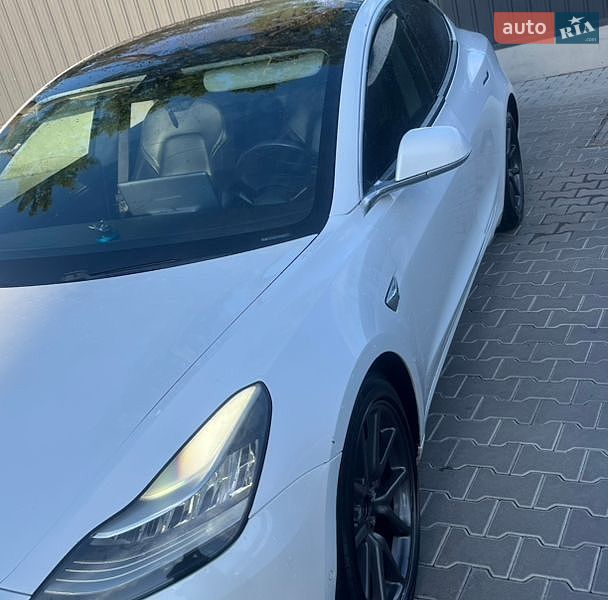 Седан Tesla Model 3 2018 в Луцке