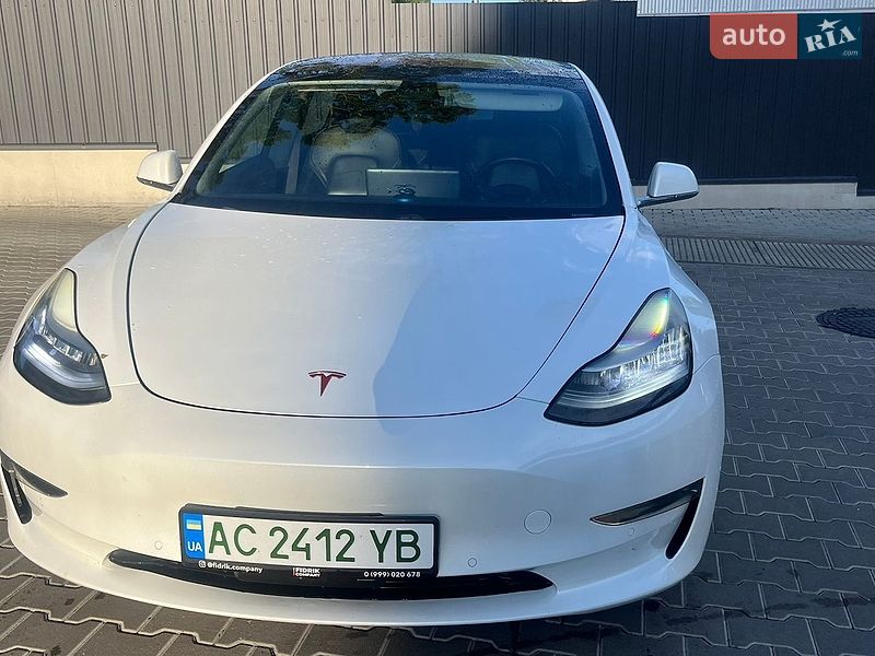 Седан Tesla Model 3 2018 в Луцке