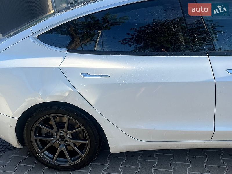 Седан Tesla Model 3 2018 в Луцке