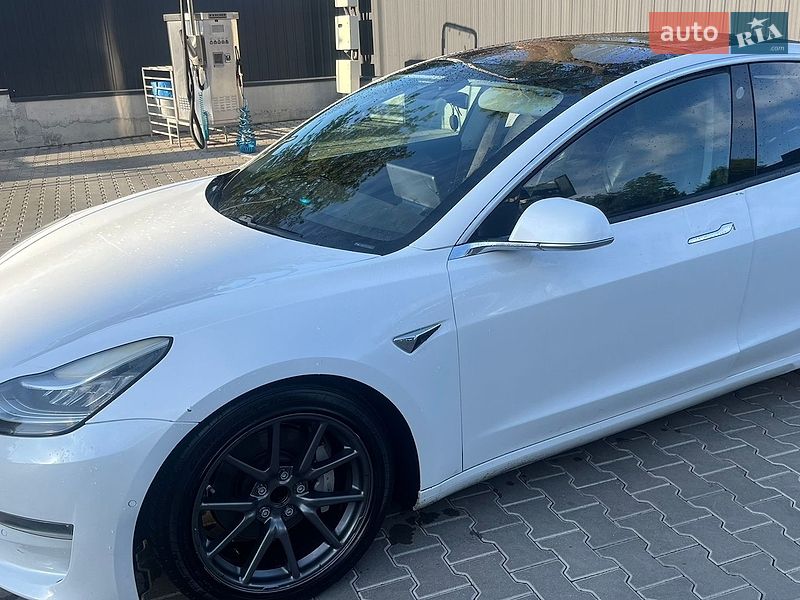 Седан Tesla Model 3 2018 в Луцке