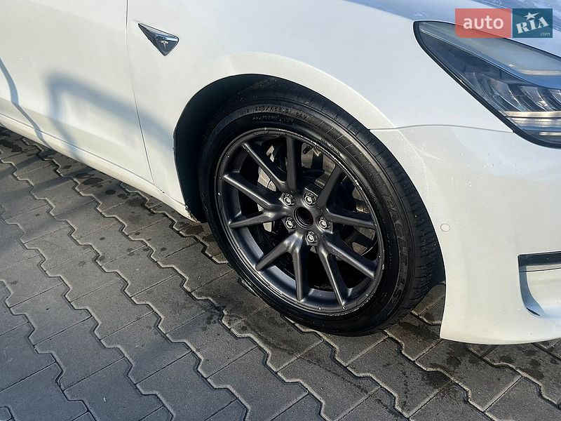 Седан Tesla Model 3 2018 в Луцке