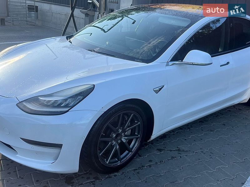 Седан Tesla Model 3 2018 в Луцке