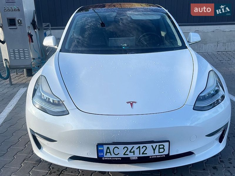 Седан Tesla Model 3 2018 в Луцке