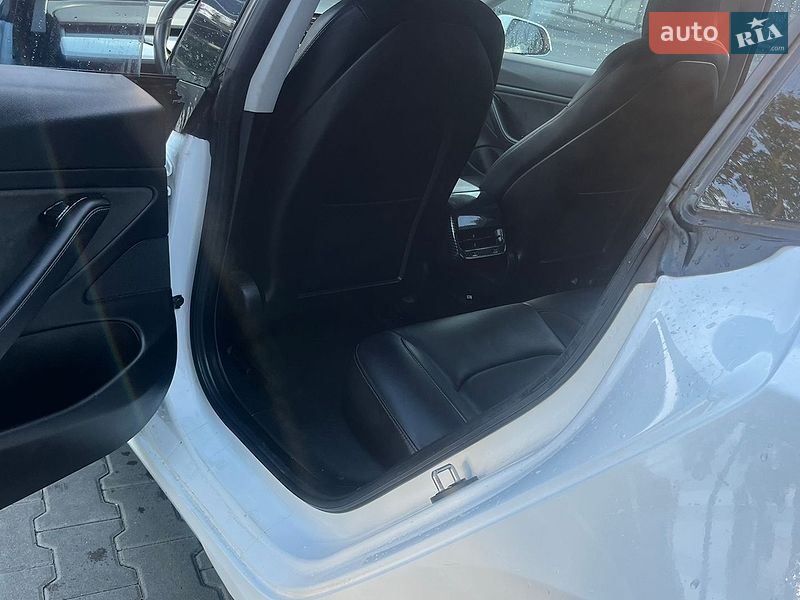 Седан Tesla Model 3 2018 в Луцке