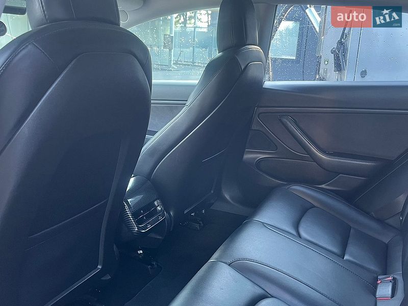 Седан Tesla Model 3 2018 в Луцке
