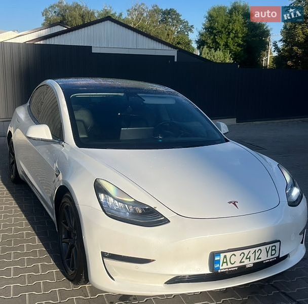 Седан Tesla Model 3 2018 в Луцке