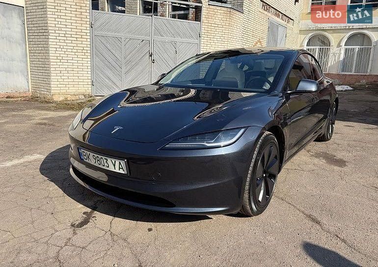 Tesla Model 3 2024