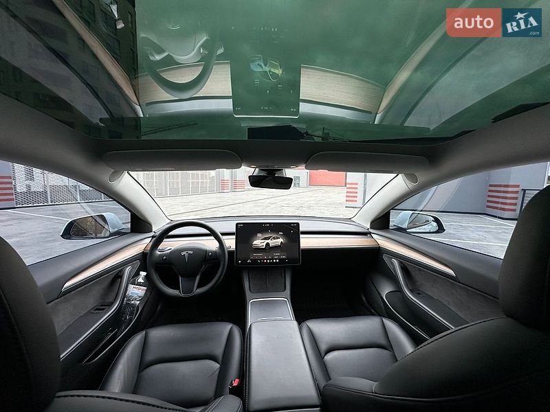 Седан Tesla Model 3 2022 в Львове