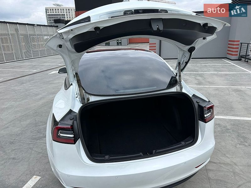 Седан Tesla Model 3 2022 в Львове