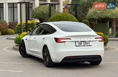 Седан Tesla Model 3 2025 в Стрию