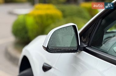 Седан Tesla Model 3 2025 в Стрию