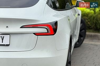 Седан Tesla Model 3 2025 в Стрию