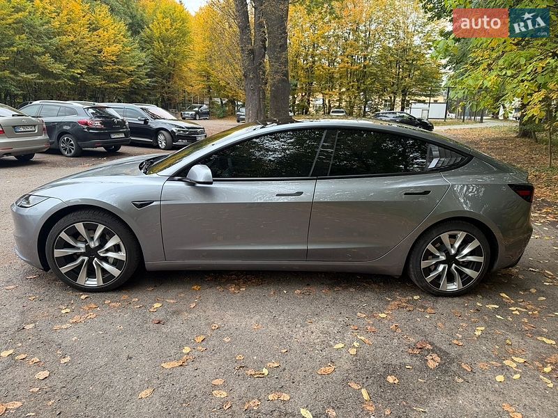 Седан Tesla Model 3 2025 в Львові