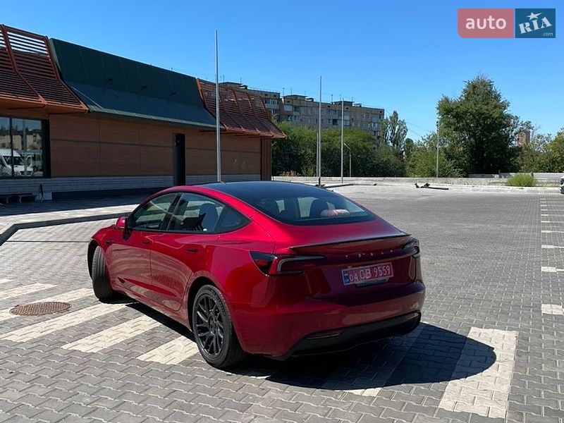 Седан Tesla Model 3 2025 в Кривому Розі