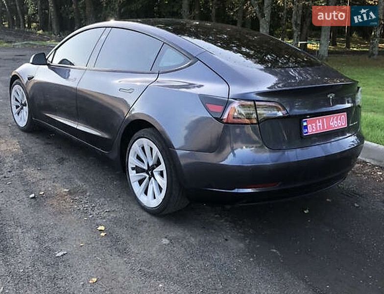 Седан Tesla Model 3 2022 в Івано-Франківську