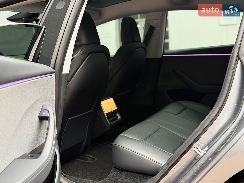Седан Tesla Model 3 2024 в Києві