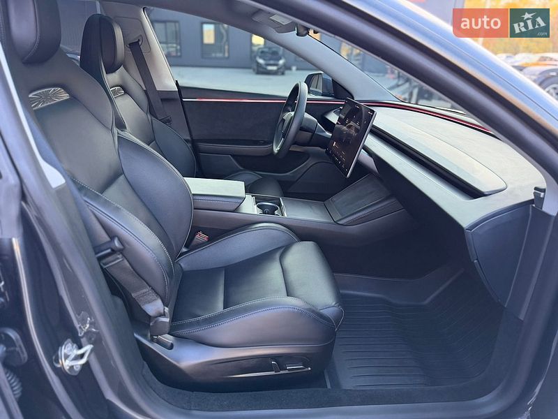 Седан Tesla Model 3 2024 в Дубно