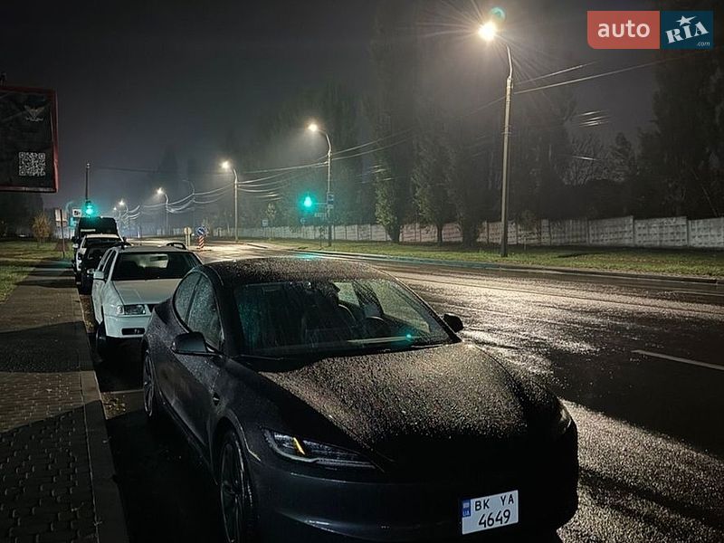 Седан Tesla Model 3 2024 в Рівному