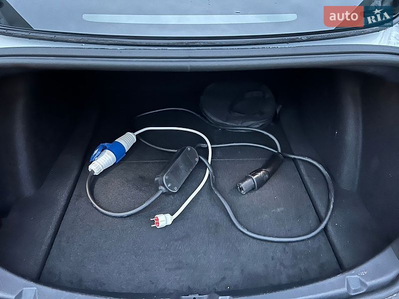 Седан Tesla Model 3 2021 в Луцке