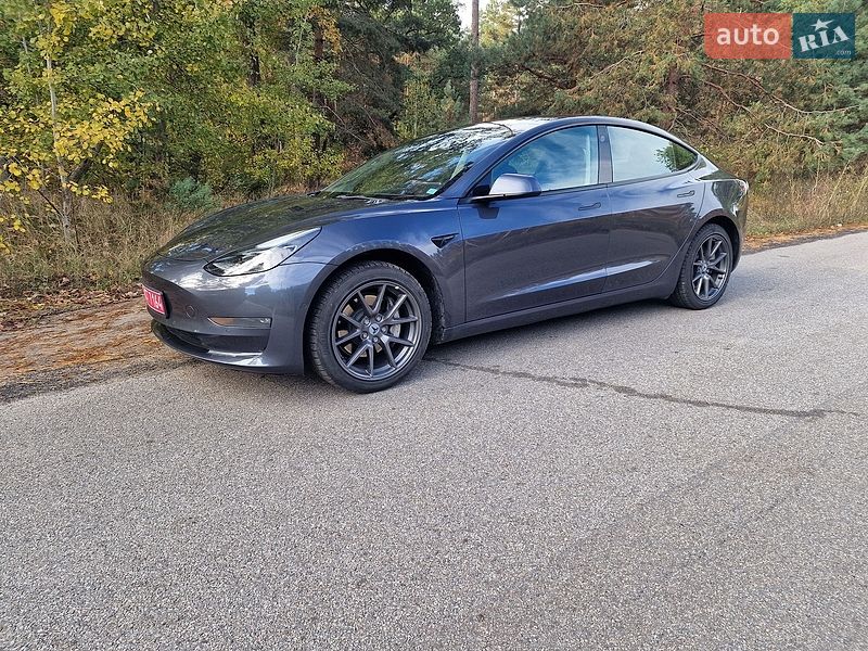Седан Tesla Model 3 2022 в Киеве