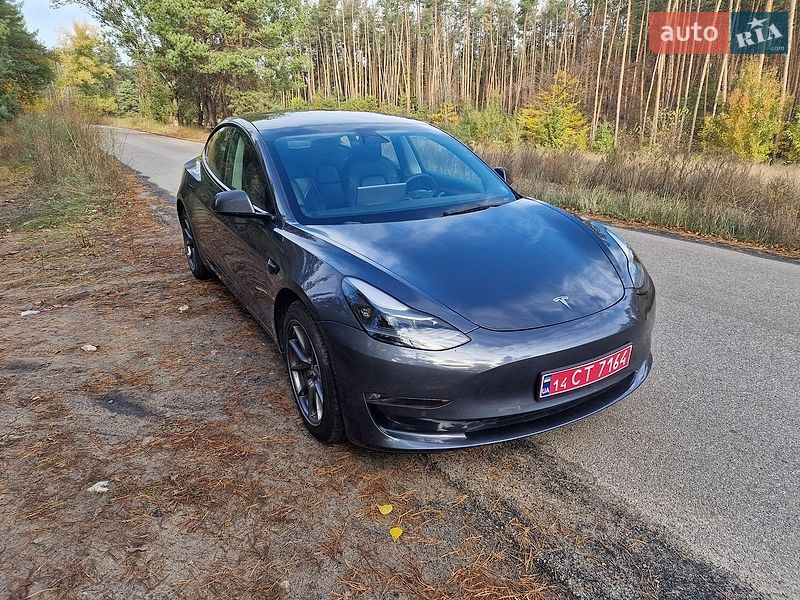 Седан Tesla Model 3 2022 в Киеве