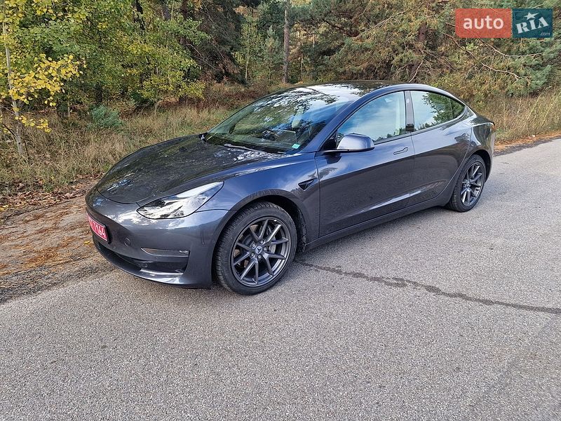 Седан Tesla Model 3 2022 в Киеве