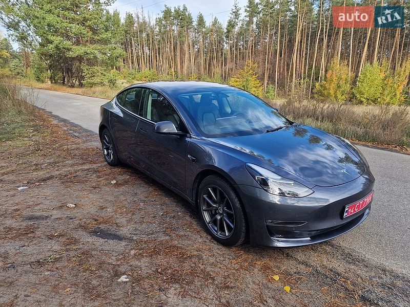 Седан Tesla Model 3 2022 в Киеве