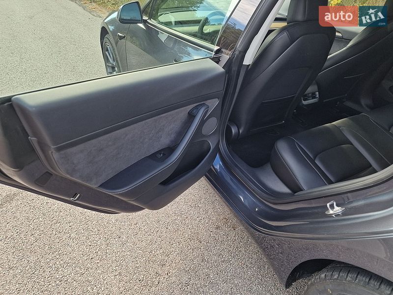 Седан Tesla Model 3 2022 в Киеве